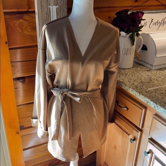 Beautiful PrettyLittleThing Tan Satin Robe Wrap-Style Top - Picture 2 of 10